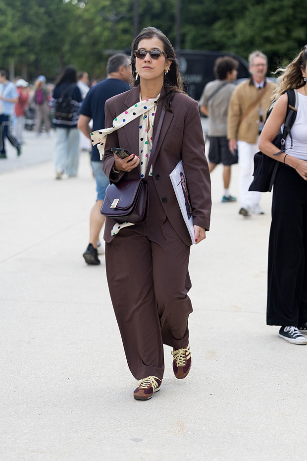 Street Style - Paris Fashion Week - Haute Couture Fall/Winter 2025/2026 - Day Two