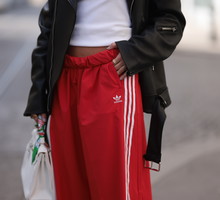 Spodnie adidas w stylu sporty chic zamiast jeansów