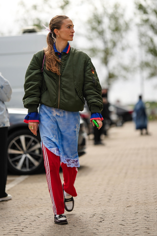 Spodnie adidas w stylu sporty chic zamiast jeansów