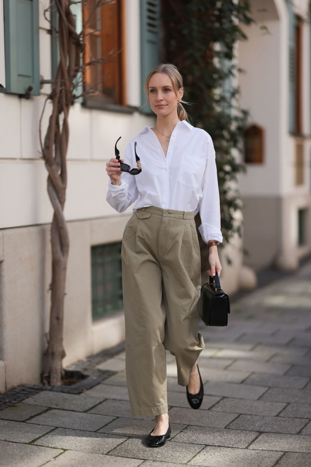 Chinosy ⅞ – elegancki trend jesieni 2025. Styl Jolanty Kwaśniewskiej