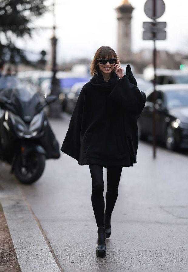 Cape coat – peleryna zamiast płaszcza. Trend Saint Laurent na jesień 2025