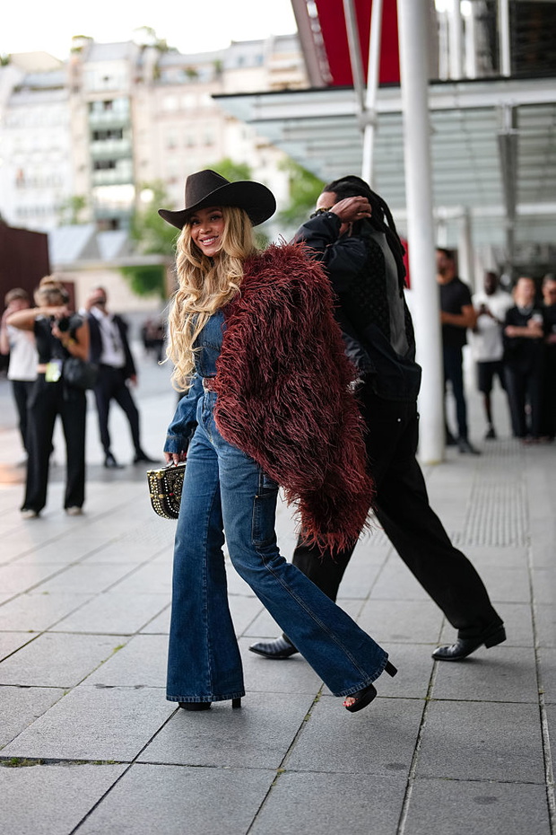 Petite wide-leg jeans z Zary – idealne dla niskich na jesień 2025