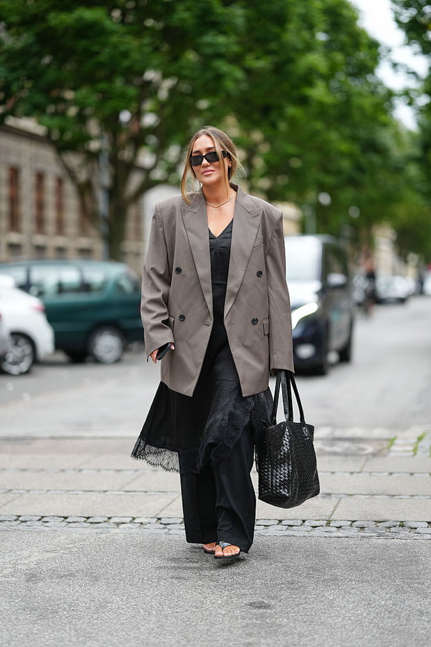 Trend skirt over pants