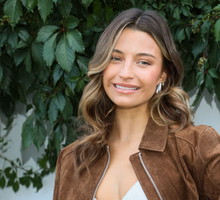 Julia Wieniawa w koszuli na jesień 2025