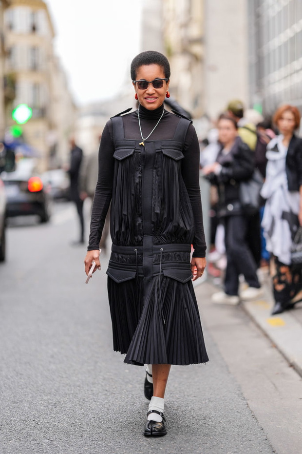 Street Style - Paris Fashion Week - Womenswear Spring/Summer 2025 - Day Eight