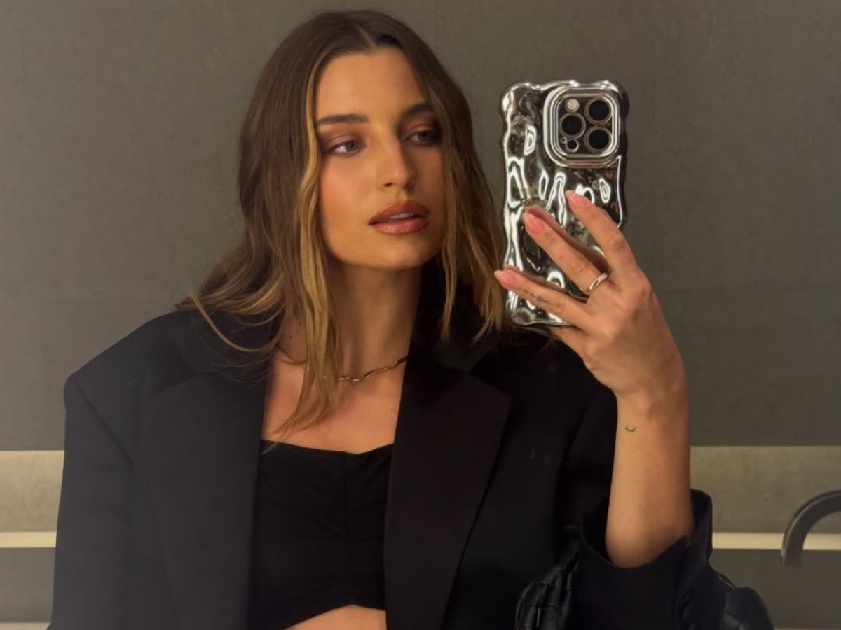Julia Wieniawa w sukience w najmodniejszym kolorze sezonu
