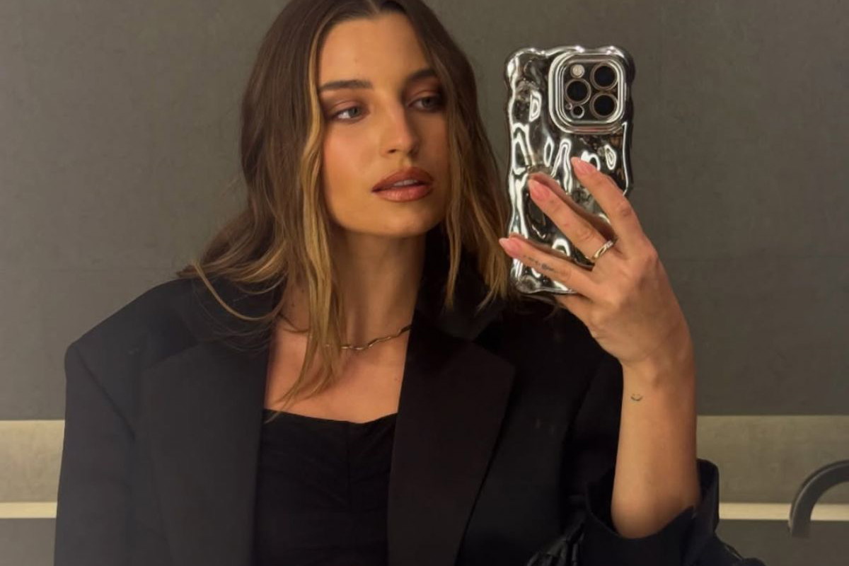 Julia Wieniawa w sukience w najmodniejszym kolorze sezonu