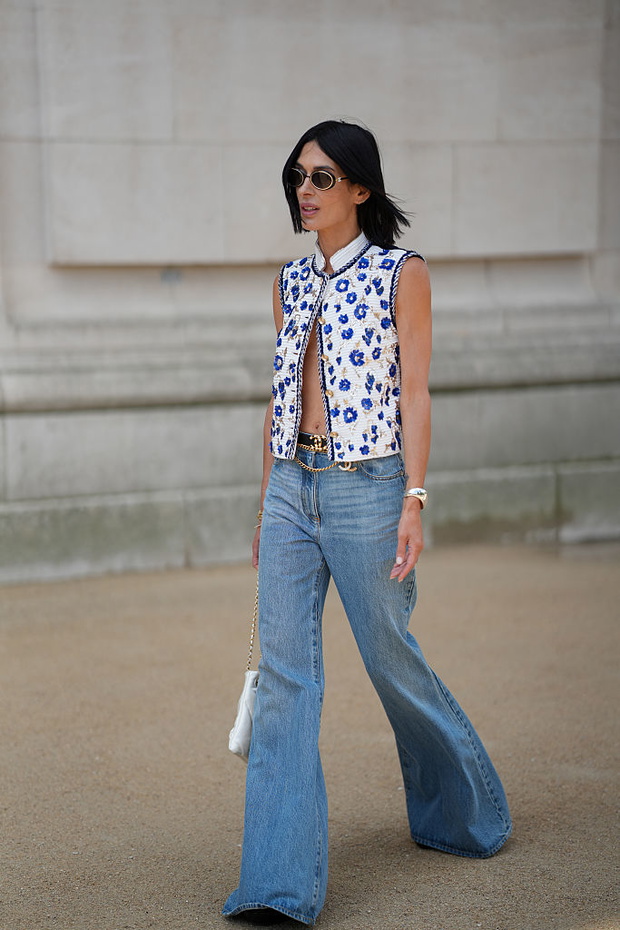 Street Style - Paris Fashion Week - Haute Couture Fall/Winter 2025/2026 - Day Two