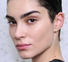 4 cuda z drogerii działają jak naturalny lifting konturu twarzy i oczu