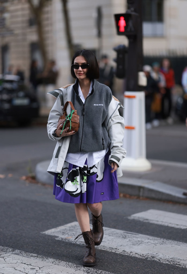 Street Style - Paris Fashion Week - Womenswear Spring/Summer 2025 - Day Nine