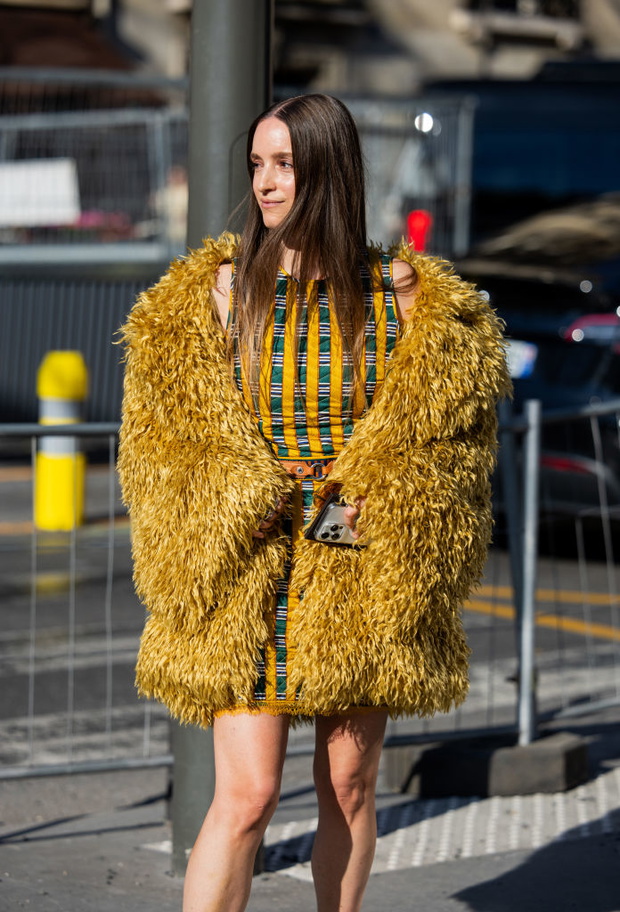 Street Style - Paris Fashion Week - Womenswear Fall/Winter 2025/2026 - Day Six