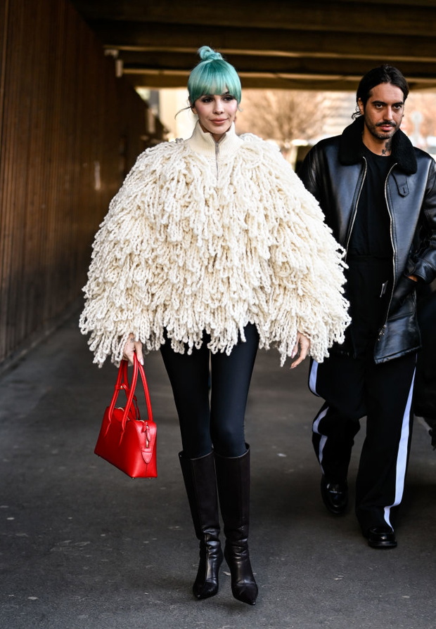 Street Style - Paris Fashion Week - Womenswear Fall/Winter 2025/2026 - Day Three