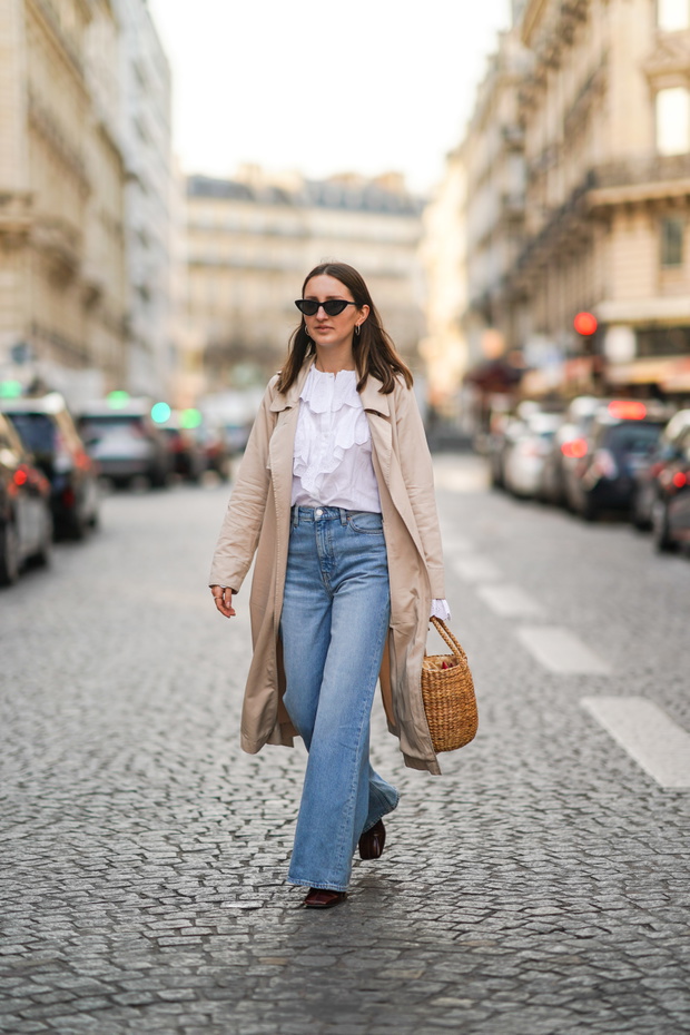 Street Style - Paris Fashion Week Womenswear Fall/Winter 2021/2022