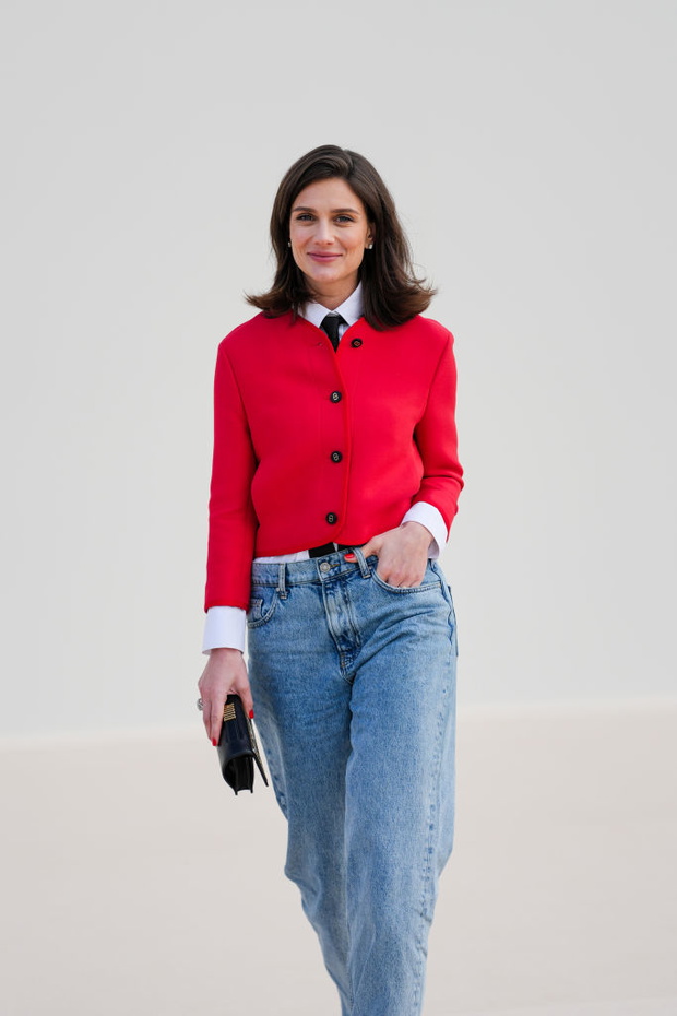 Street Style - Paris Fashion Week - Womenswear Fall/Winter 2025/2026 - Day Two