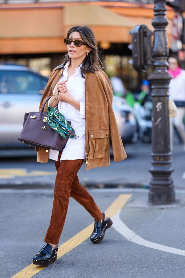 Clogs – trend jesieni 2025 w stylu skandynawskich it-girls