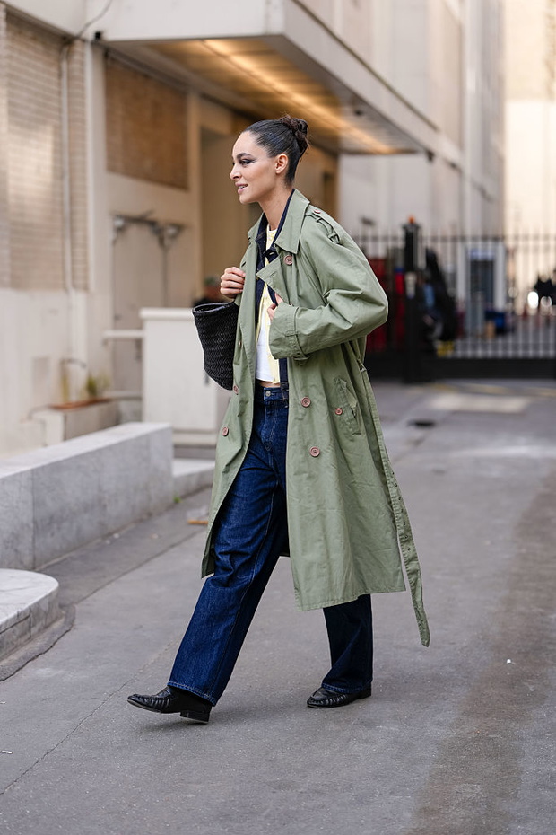 Street Style - Paris Fashion Week - Haute Couture Fall/Winter 2025/2026 - Day Two