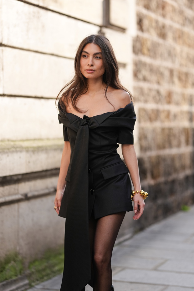 Street Style - Paris Fashion Week - Womenswear Fall/Winter 2025/2026 - Day Five