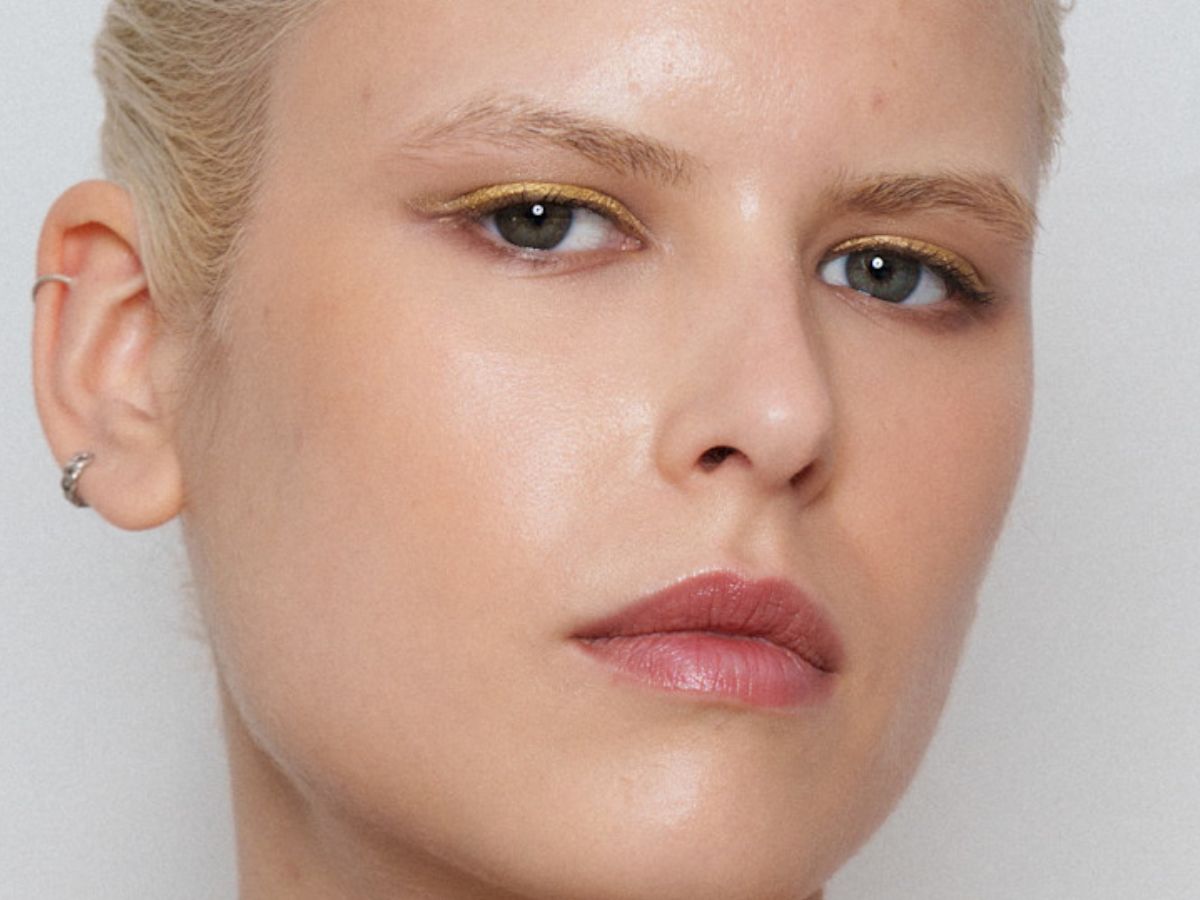 Silnie nawilżające serum wygładza zmarszczki i usuwa suche skórki jak beauty booster