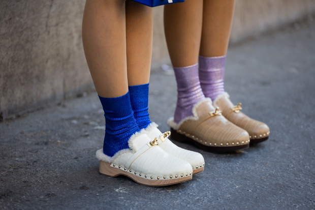 Street Style - Paris Fashion Week - Womenswear Fall/Winter 2025/2026 - Day Six