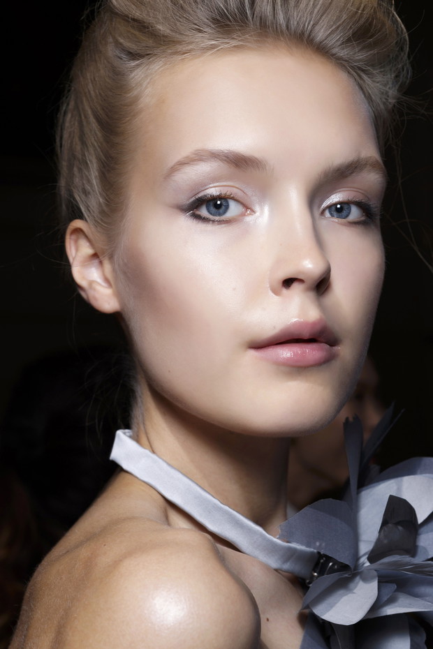 Strobing makeup - nowa wersja konturowania twarzy!