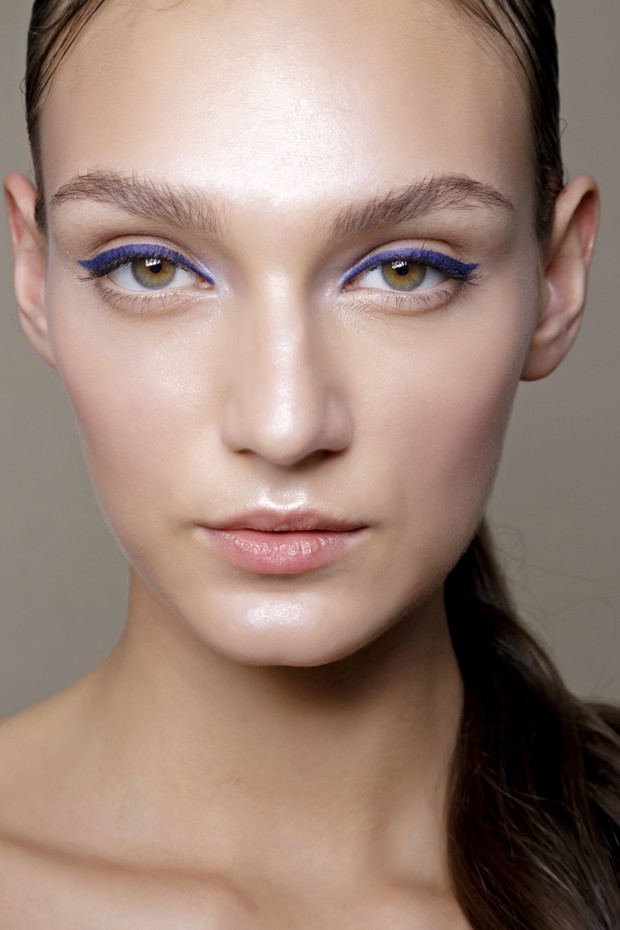 Strobing makeup - nowa wersja konturowania twarzy!