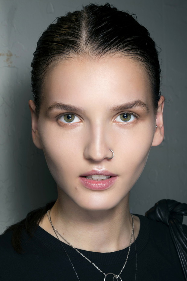 Strobing makeup - nowa wersja konturowania twarzy!