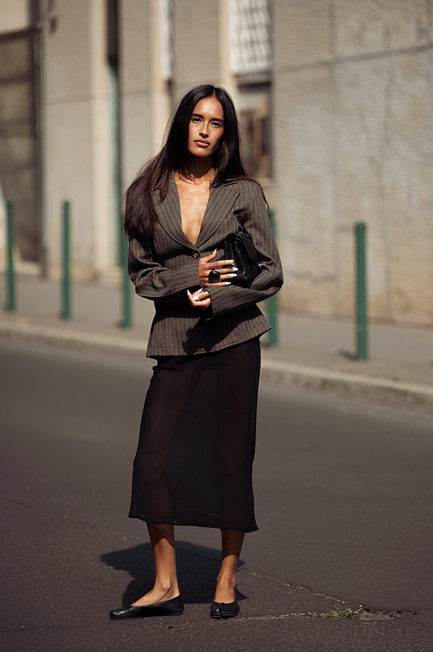 Column skirt – dzianinowa spódnica w trendzie „office siren”