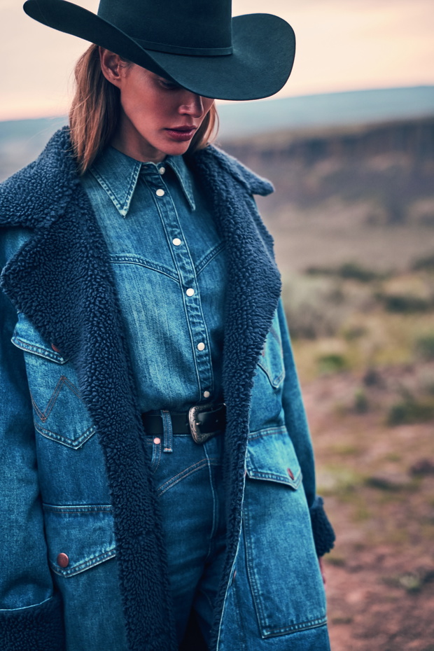 EXTRA_WESTERN_UNIFORM_F25LEGENDS_GROUP_9679-jpg-highres-print