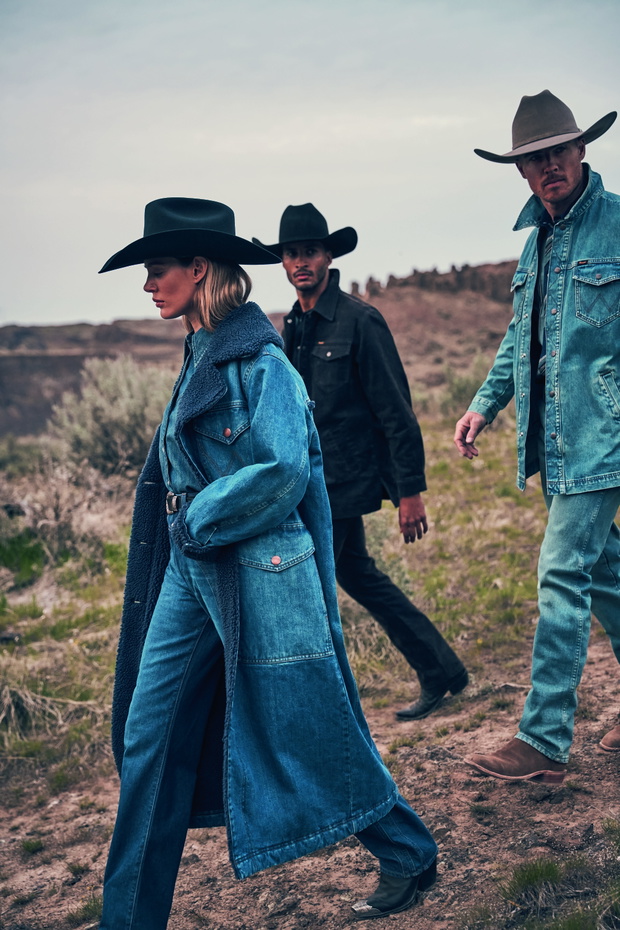 EXTRA_WESTERN_UNIFORM_F25LEGENDS_GROUP_3722-jpg-highres-print