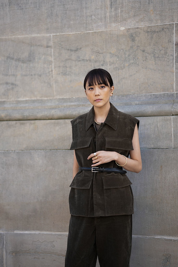 Sleeveless coat – modne płaszcze bez rękawów jesieni 2025