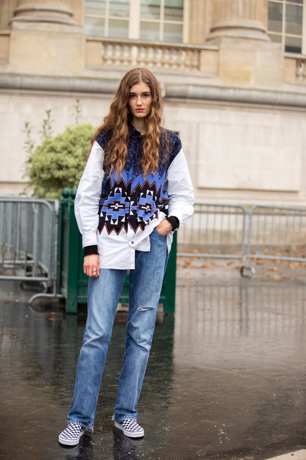 Street Style : Paris Fashion Week - Womenswear Spring Summer 2020 : Day Nine