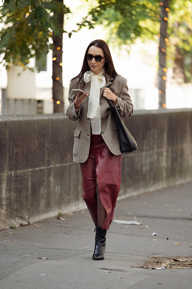Street Style - Paris Fashion Week - Womenswear Spring Summer 2026 - Day Three