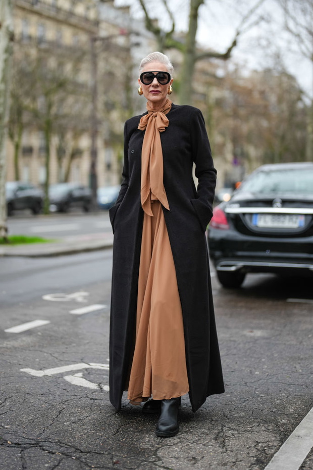 Street Style - Paris Fashion Week - Haute Couture Spring-Summer 2025 - Day Four