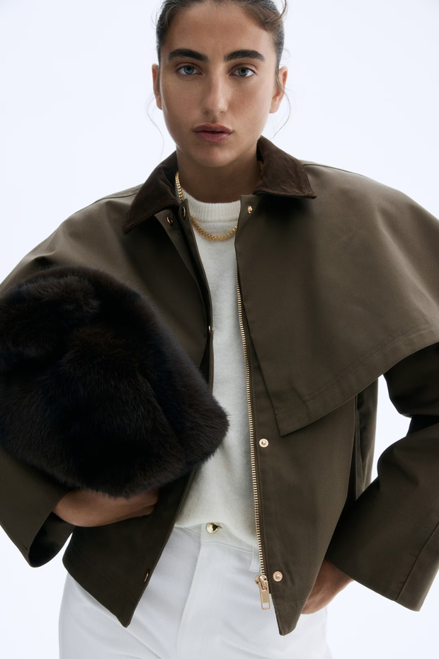 „Olive Crush Jacket” z Zary – viralowa kurtka jesieni 2025