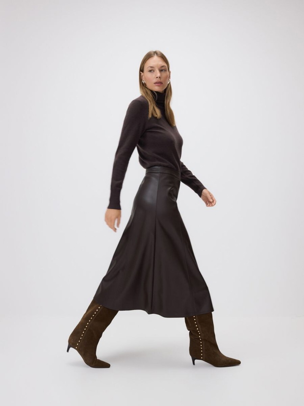 „Sandstorm Skirt” – spódnica, którą pokochały it-girls jesieni 2025