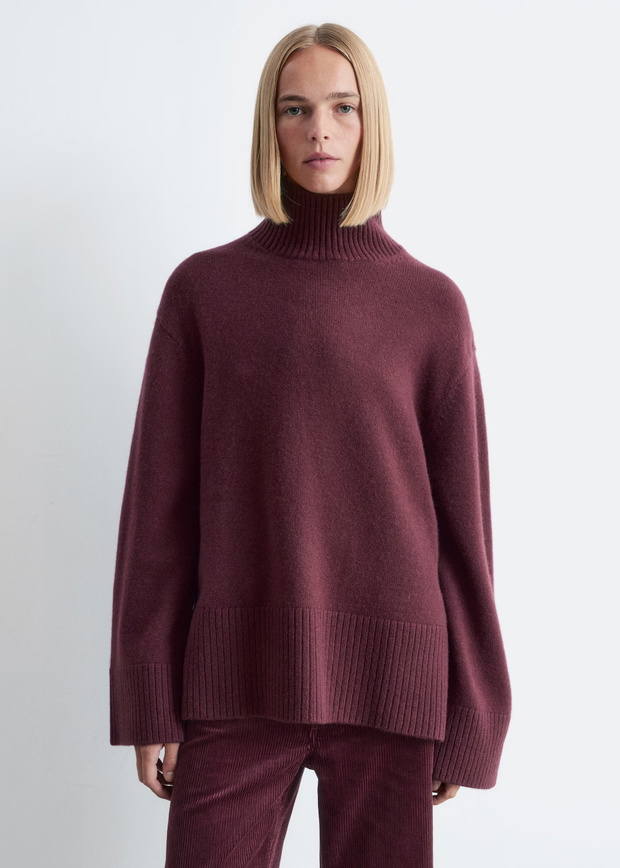 Sweter z H&M z wełny merino w kolorze „plum majesty” – hit jesieni
