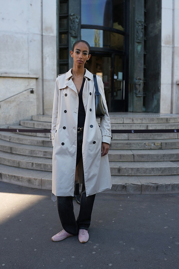 „Soft runners” – sneakersy it-girls w stylu scandi girl jesieni 2025