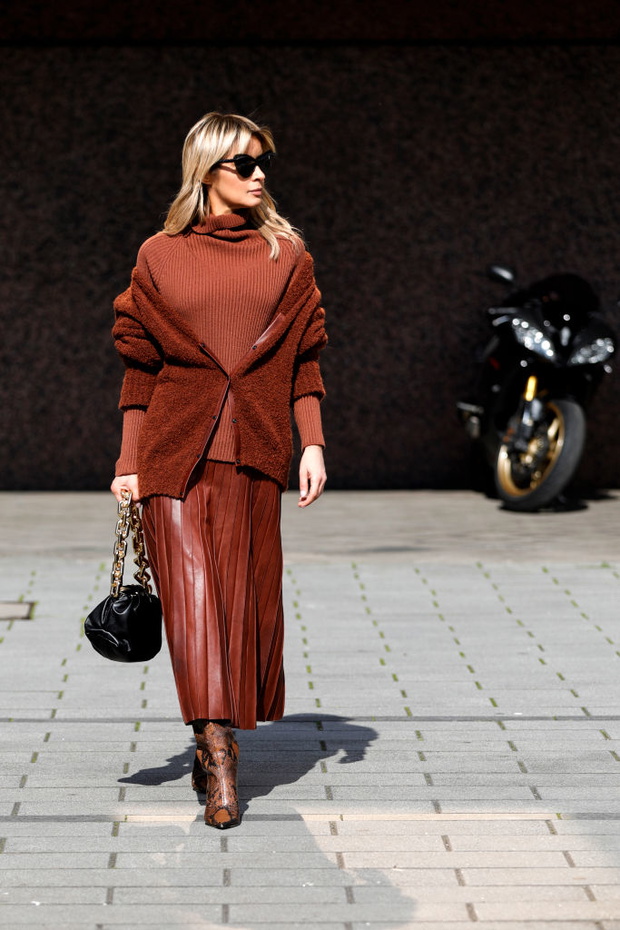 Rdzawy sweter z wełną z H&amp;M – paryski styl i jakość na zimę