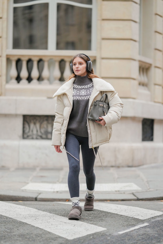 „Cream cocoon knit” z H&amp;M – oversize’owy sweter w stylu comfort chic
