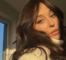 Iza Krzan nosi sztuczne futerko w stylu old money