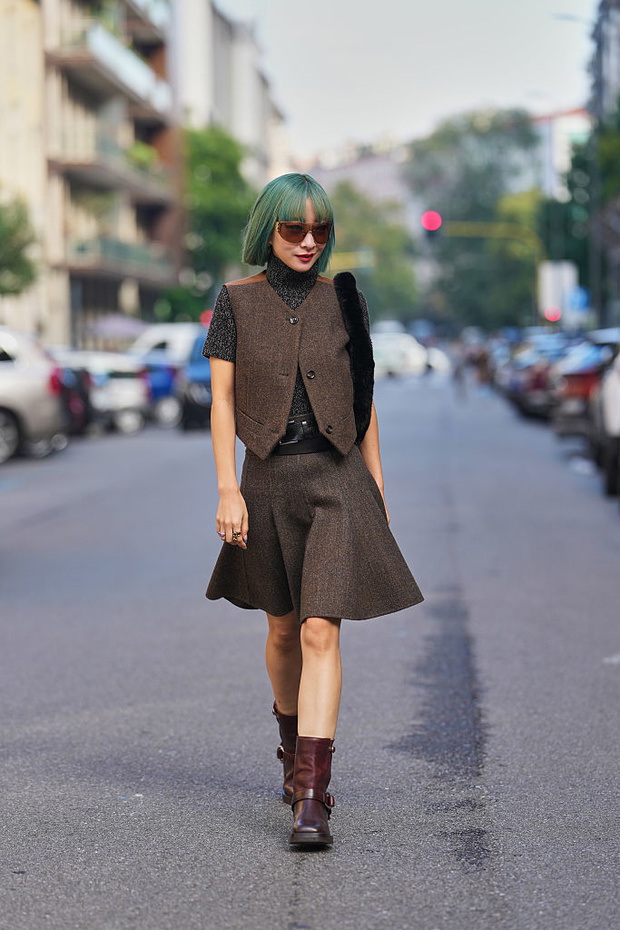 „Burgundy combat boots” – najmodniejsze buty jesieni 2025