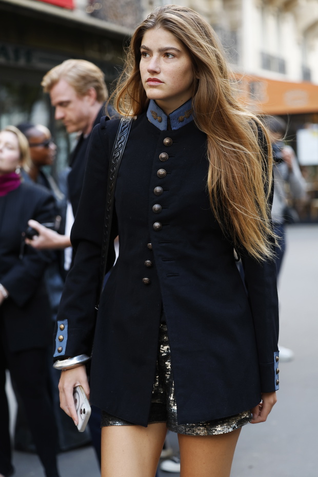 Street Style - Paris Fashion Week - Womenswear Spring Summer 2026 - Day One