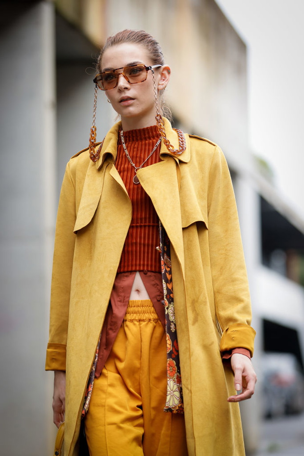 Rdzawy sweter z wełną z H&amp;M – paryski styl i jakość na zimę