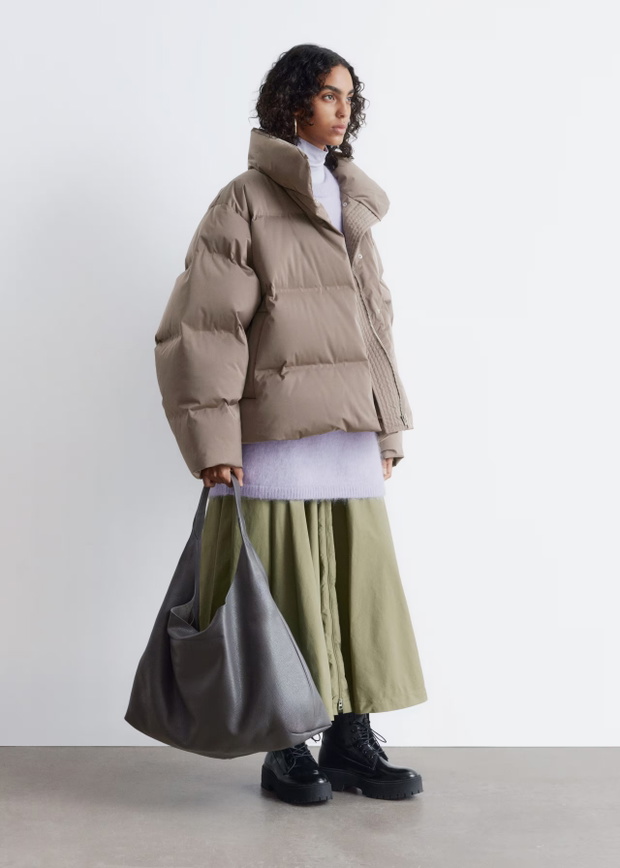 „Cream cocoon knit” z H&amp;M – oversize’owy sweter w stylu comfort chic