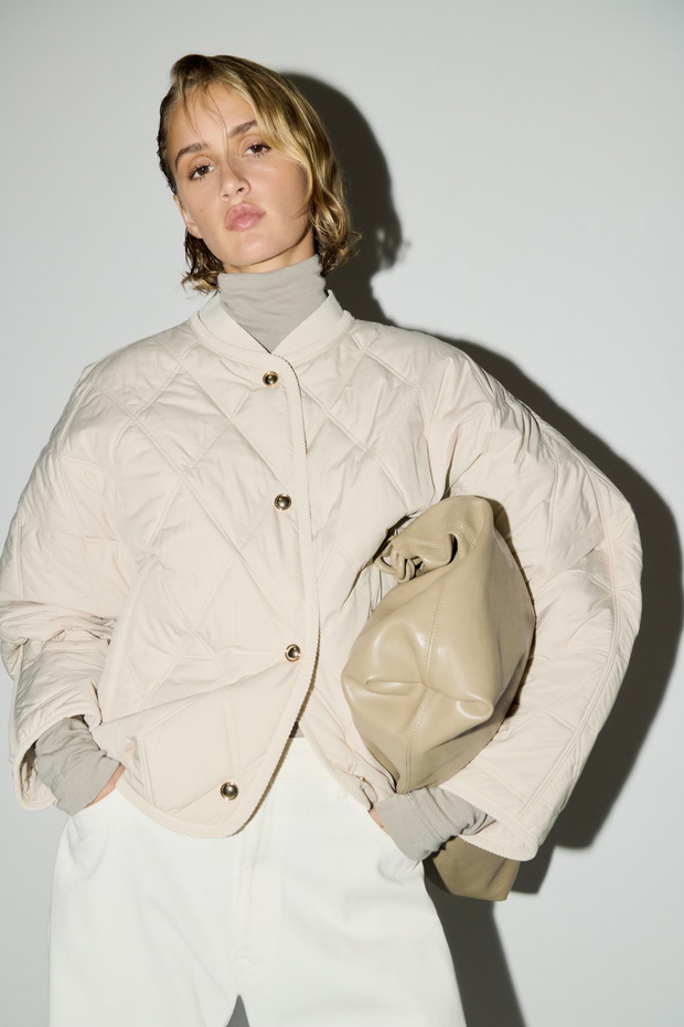 Puchówka „Buttermilk Frost” z H&amp;M – styl The Frankie Shop w wersji budget