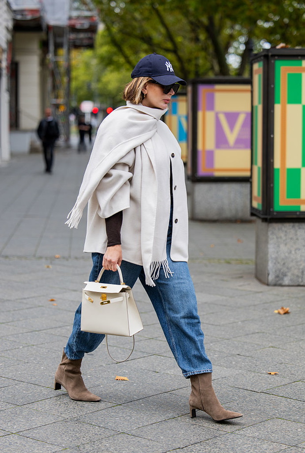 „Coffee Bean Boots” – modne buty na zimę 2025, które łączą styl i wygodę