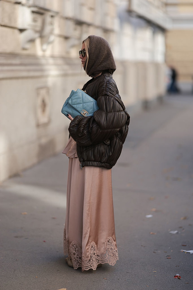 „Mocha Puffer” z Reserved – stylowa alternatywa dla czarnej kurtki