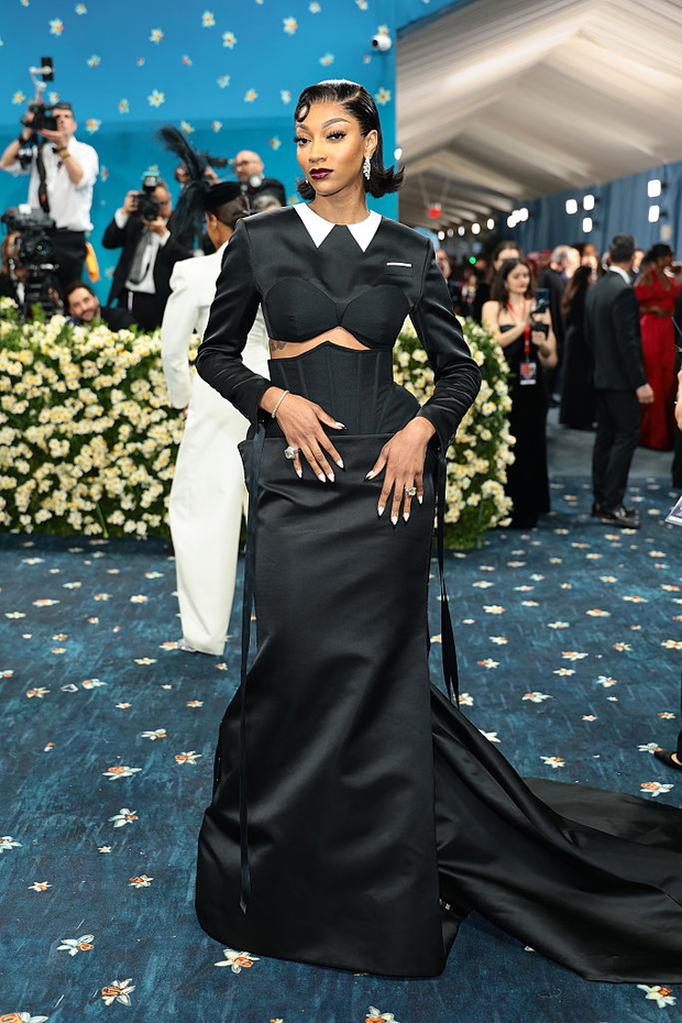Koszykarka Angel Reese na Met Gali 2025 o tematyce"Superfine: Tailoring Black Style"