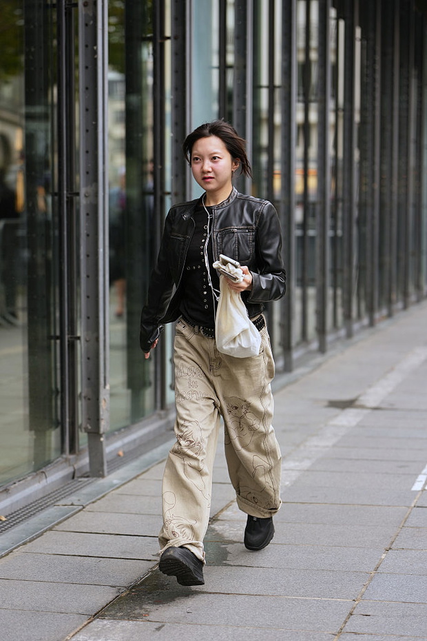 Street Style - Paris Fashion Week - Womenswear Spring Summer 2026 - Day Eight