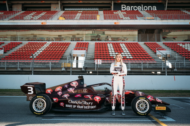 Charlotte Tilbury zostaje sponsorem F1 Academy i francuskiej kierowczyni Loli Lovinfosse